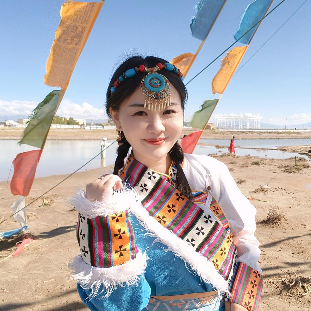 彩英