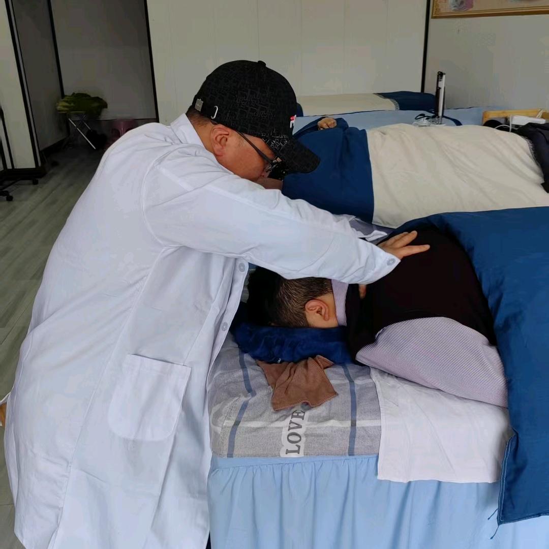 国手中推推拿按摩