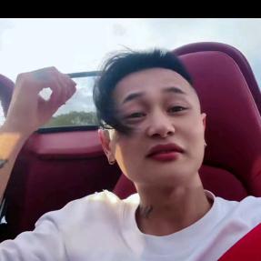 骏马酒吧