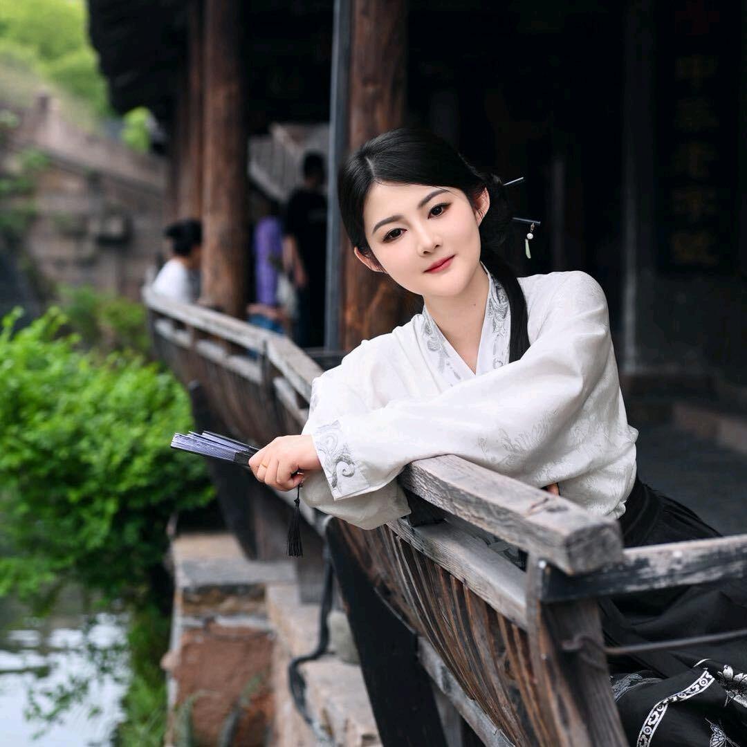 亭亭玉立
