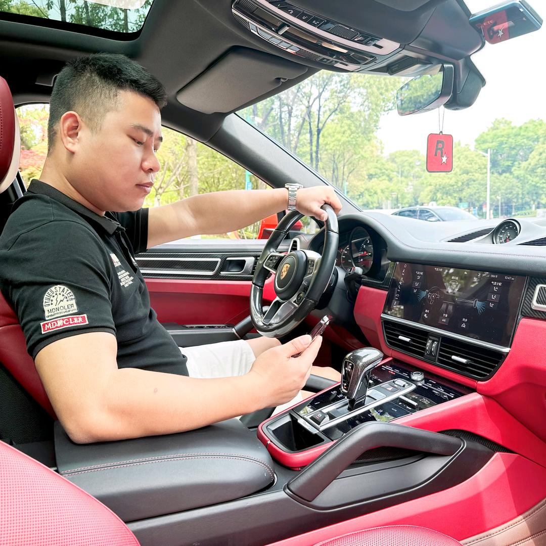 车拾壹名车广场