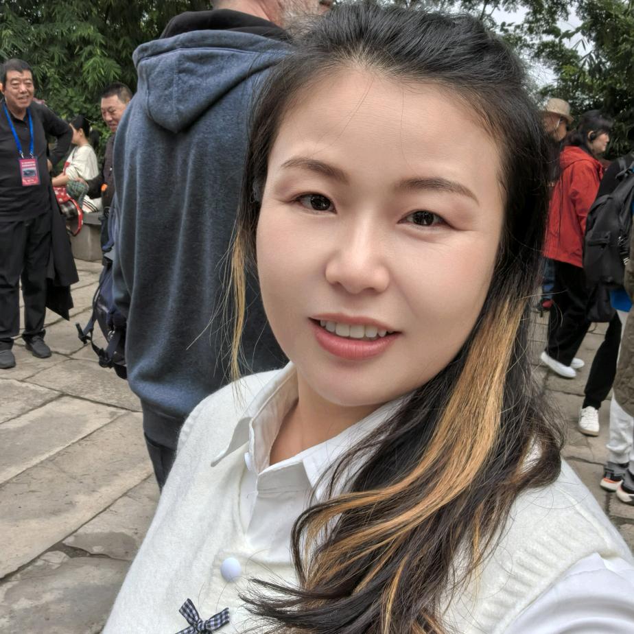 80后的小姐姐摆摊