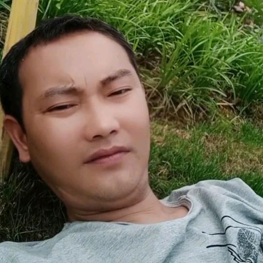 孤独的狼🐺🐺🐺🐺