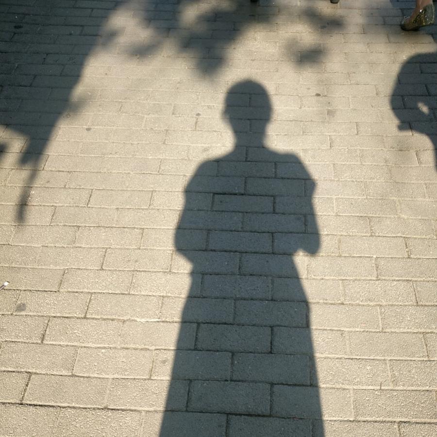 白发苍苍！不染发的鹅朵朵