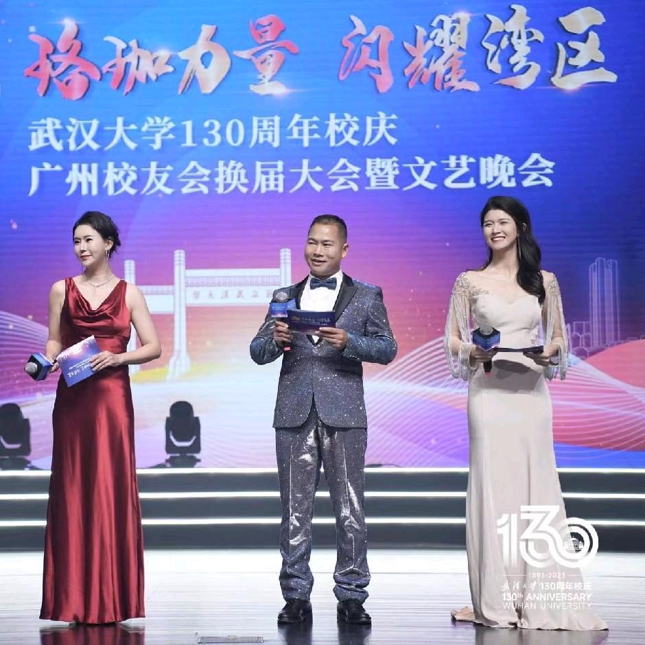 小黑哥子墨