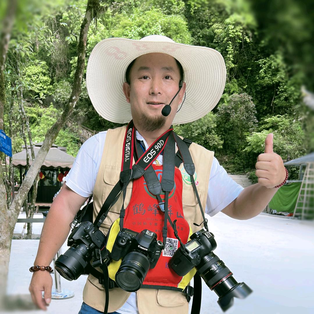 屏山小红帽（ 旅拍可约）（跟拍）