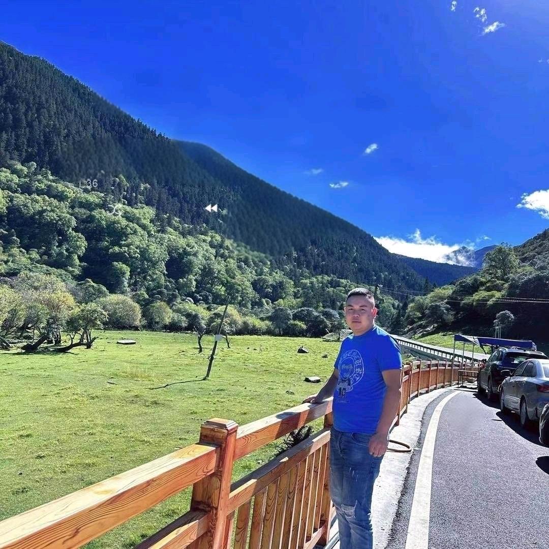 💋雅安瀚文工程机械有限公司