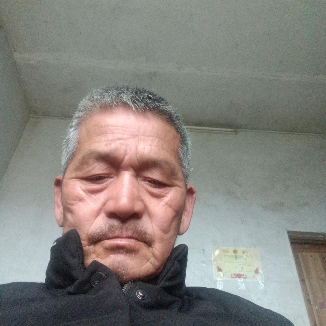 覃事杰