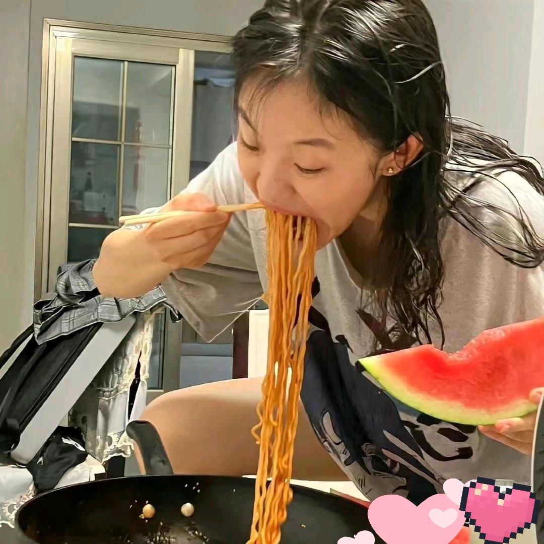 小何文子