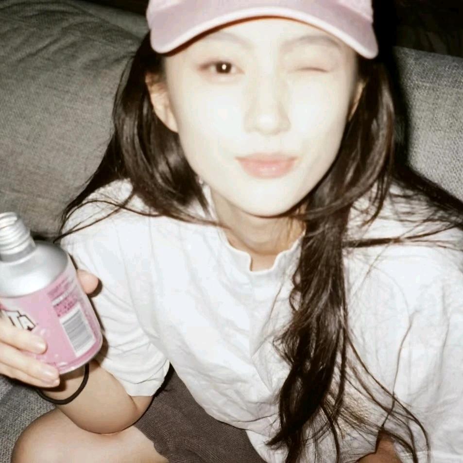 爱抠鼻屎的菠萝