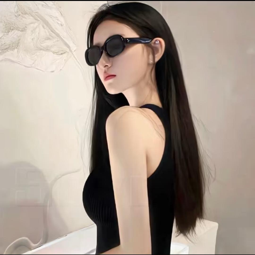 纪春.