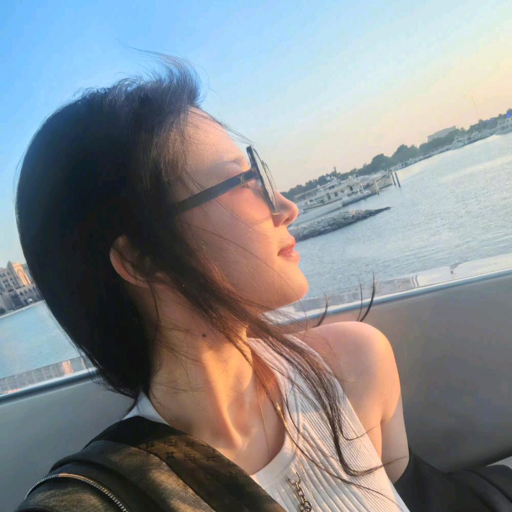 阿薇薇_