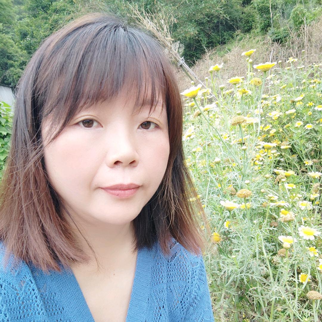 爱笑的小女生