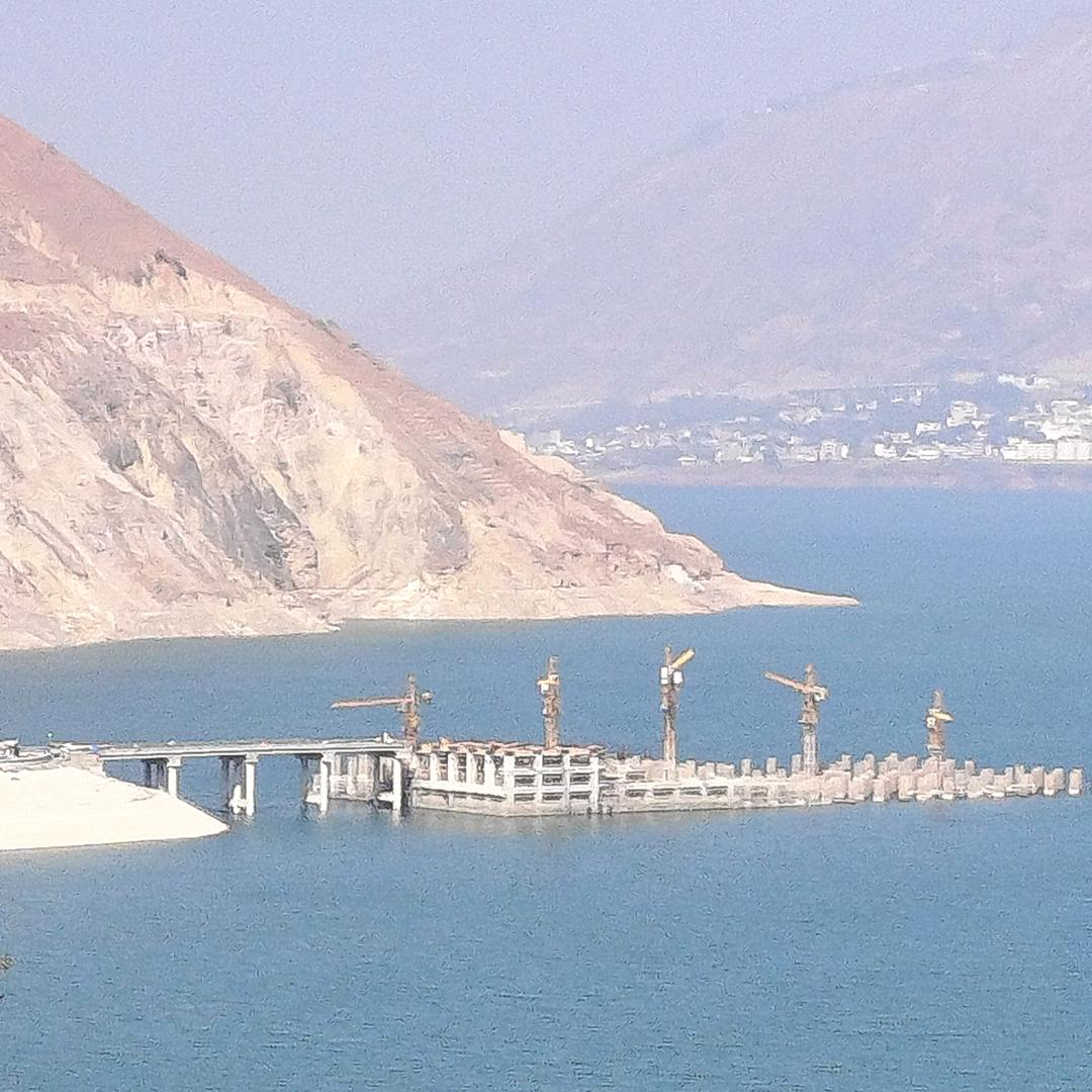 建华，建筑行业