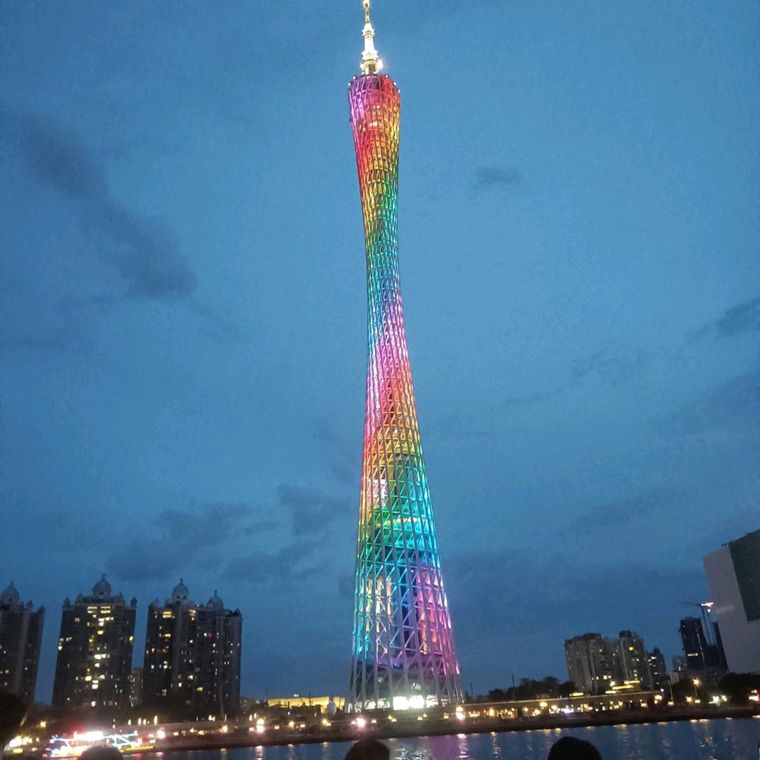 五金饰品机器点钻烧焊