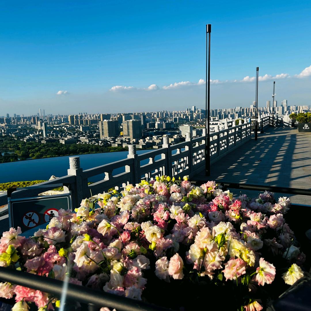 朴夫人-隐成精选女装