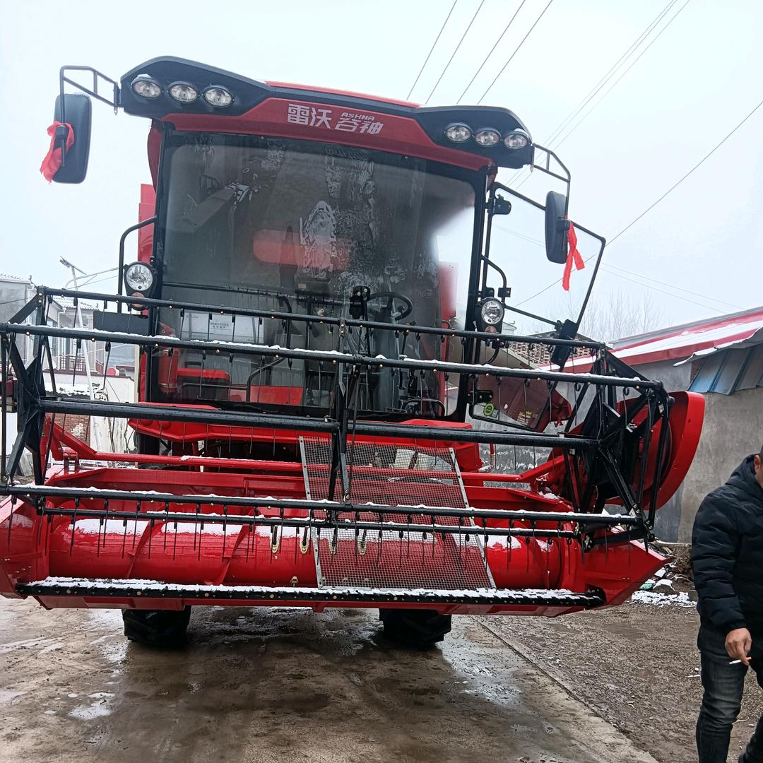 跨区收割小麦，花生摘果机，吊车