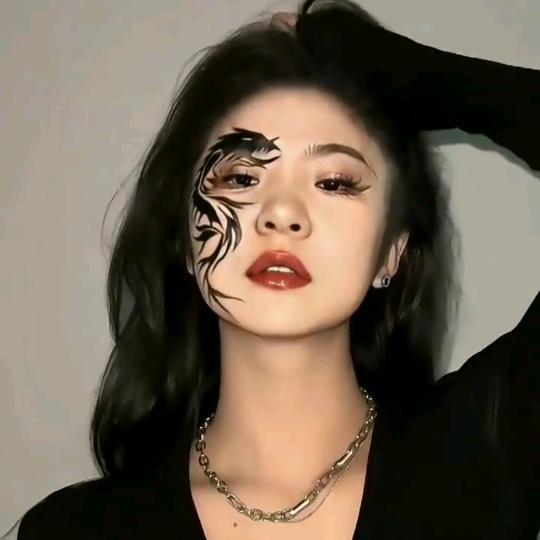 大眼睛小姐姐