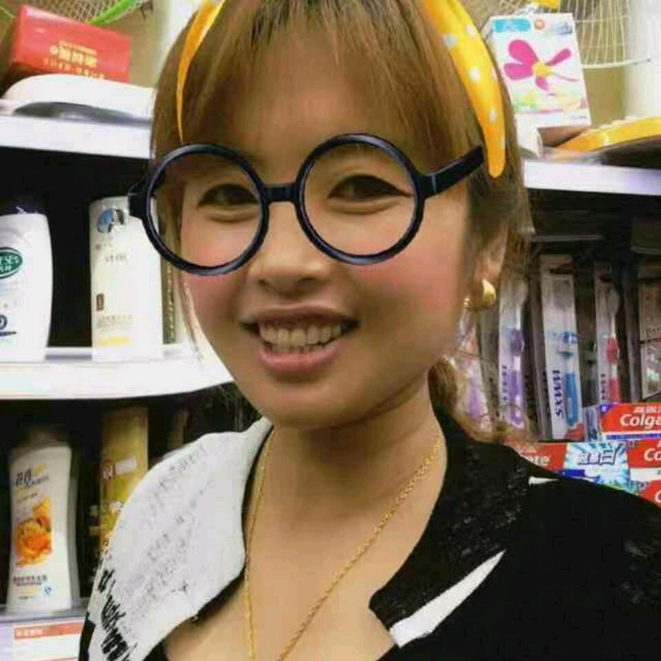 田姐爱上呼啦圈。