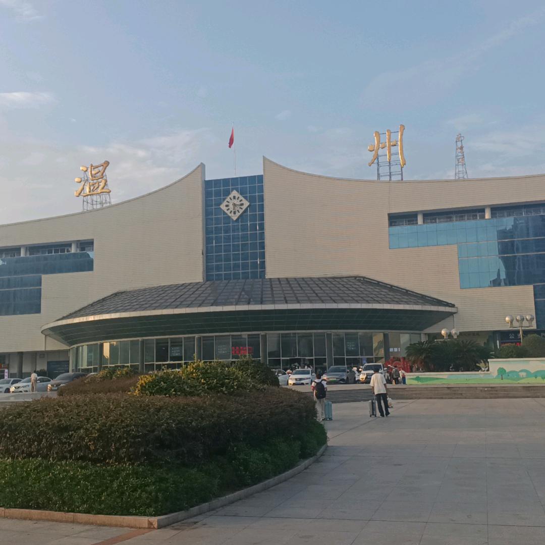擦肩而过