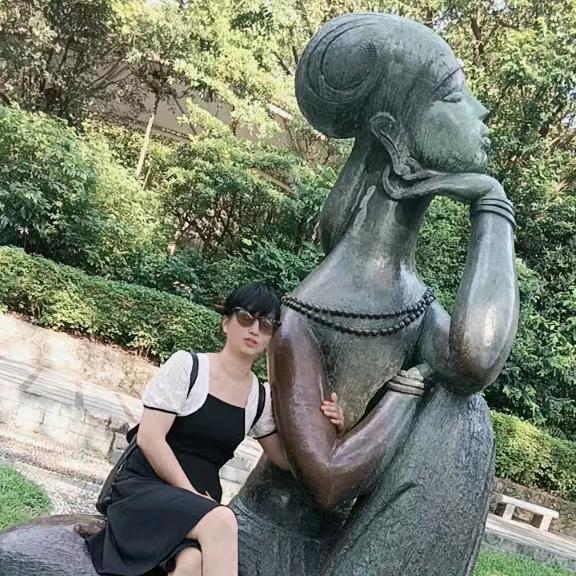 粉红丽影