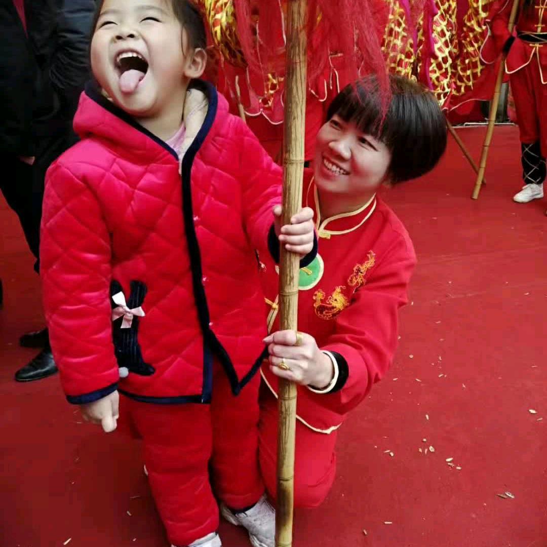 资鑫村女子艺术龙鼓队彭姐。