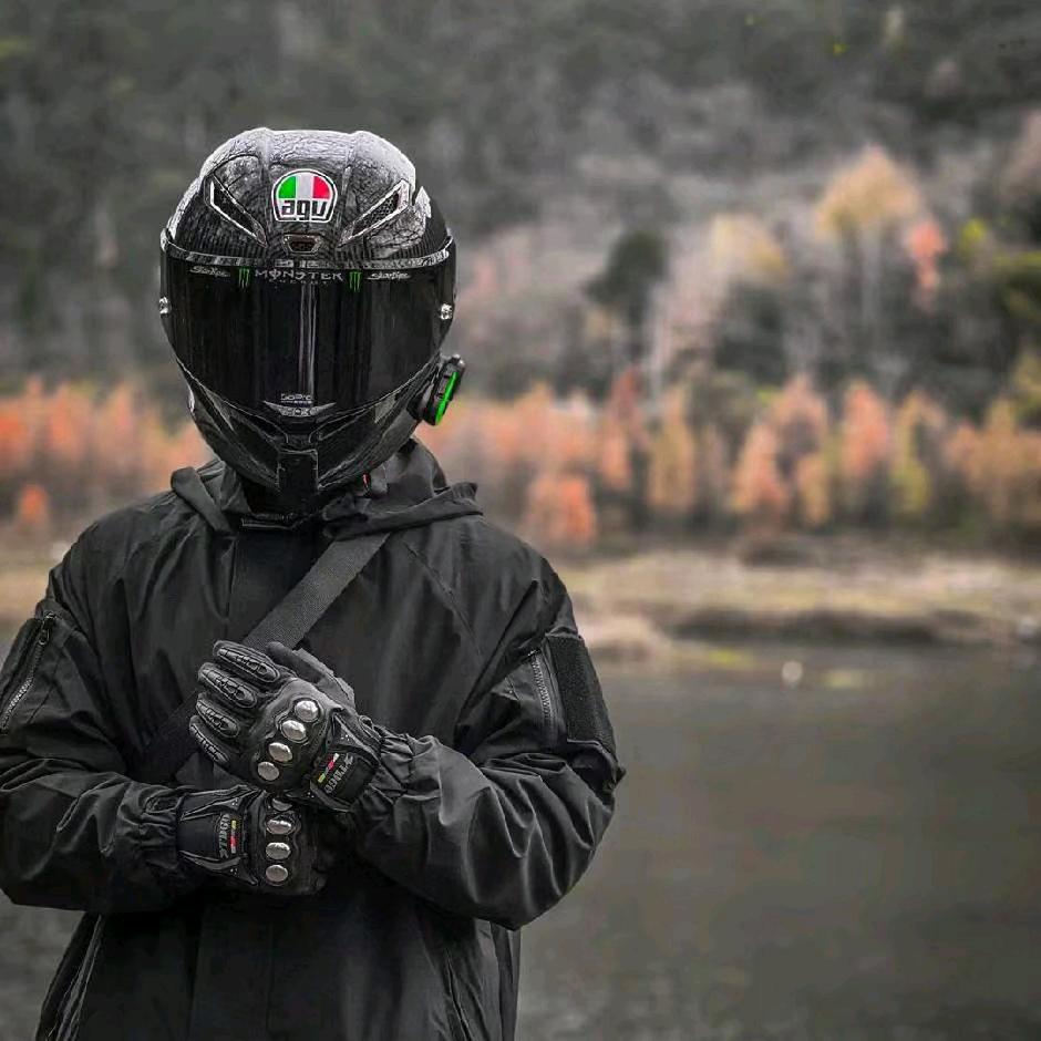 不会压弯的琛奎斯🏍