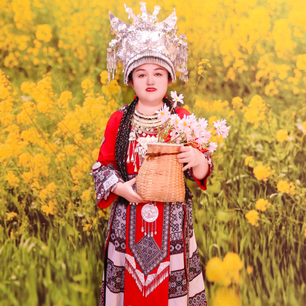 三妹568《杈张火凤凰鼓舞团》