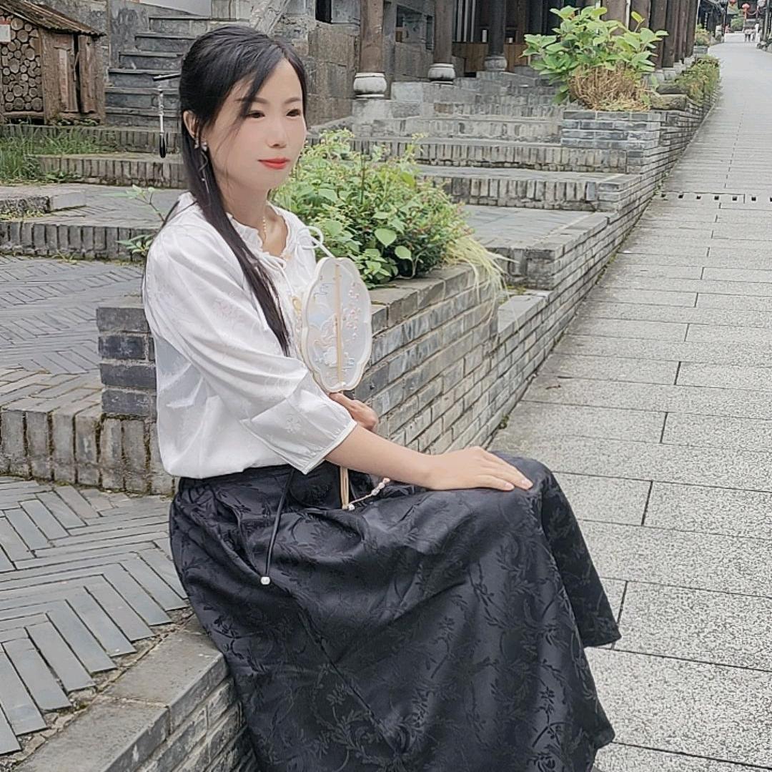 酉阳亚伸女人坊美甲化妆