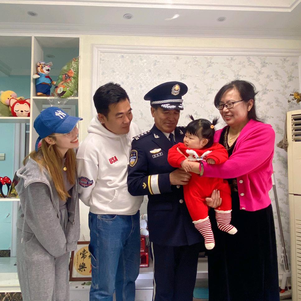 轻依斜阳看落花