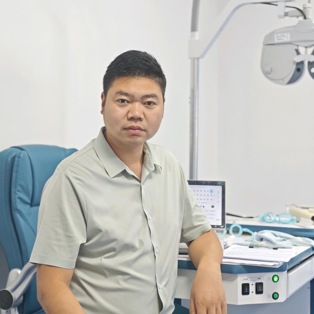 少儿对症配镜☞验光师☞郭主任