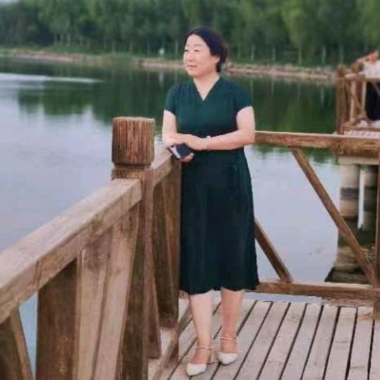 英姿爱养花
