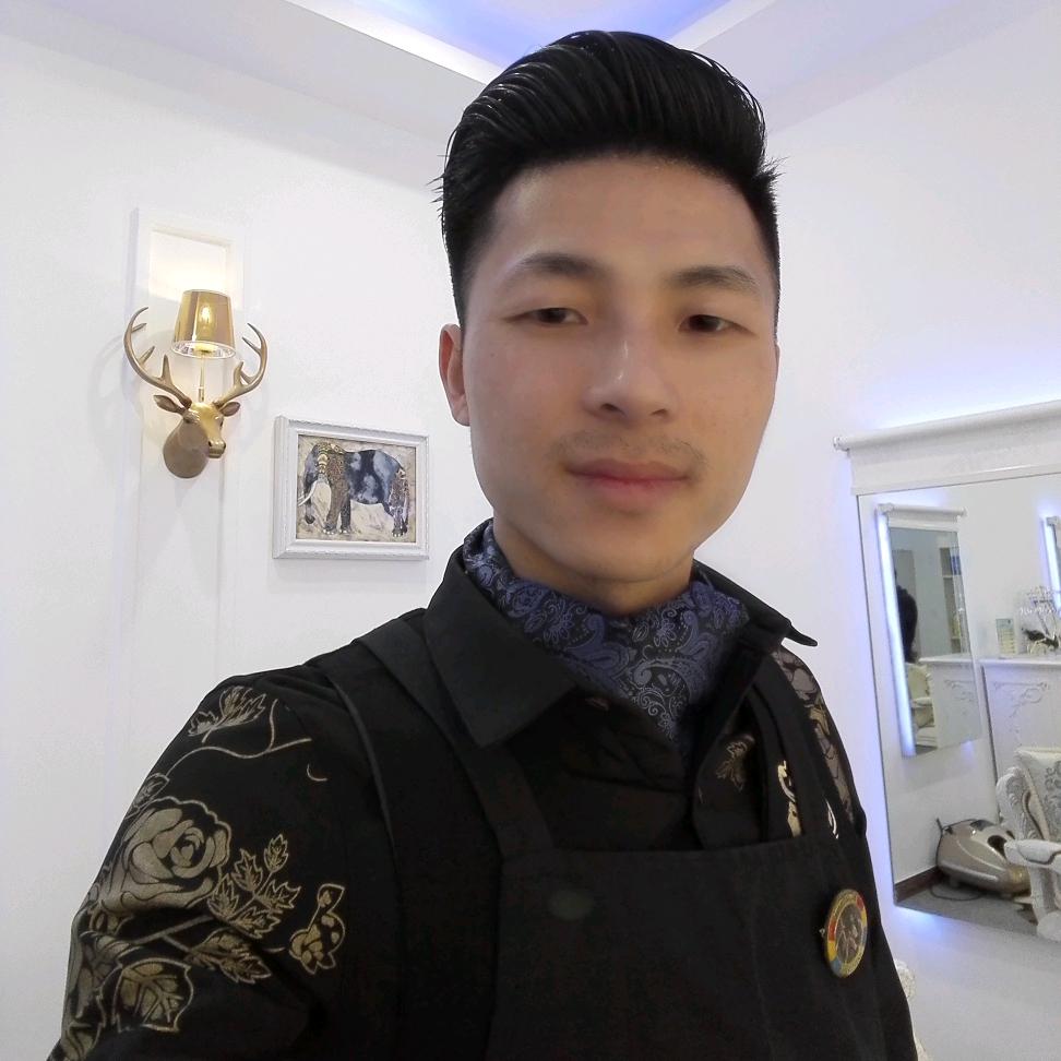杭州烫染设计师小杨