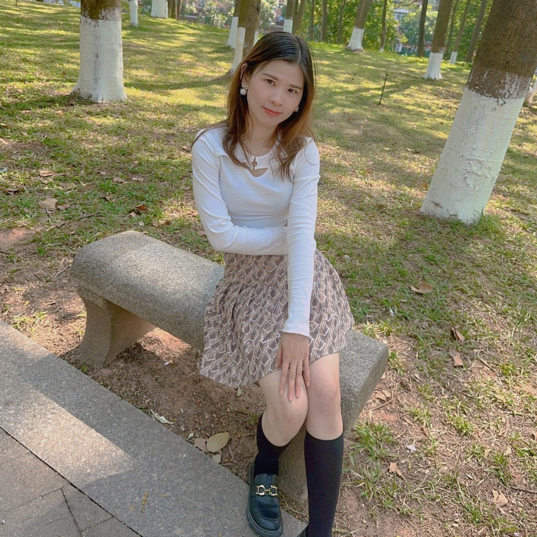 唯美服饰工厂店