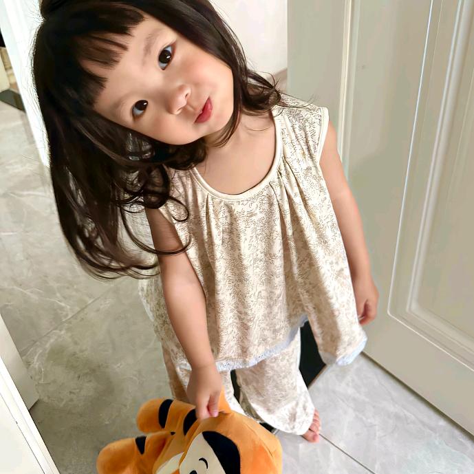 小小䌓
