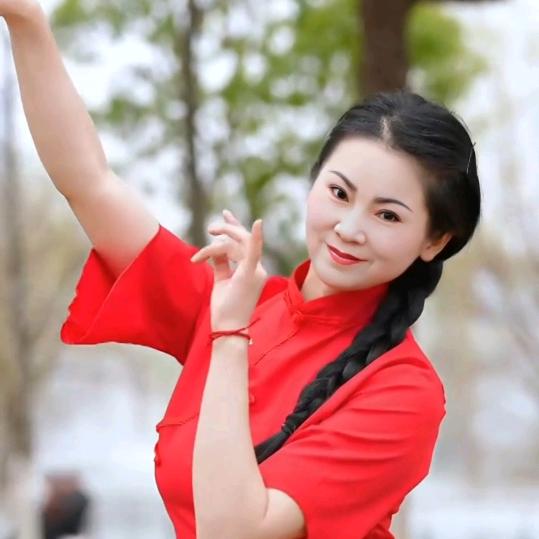 芳姐（三妹）