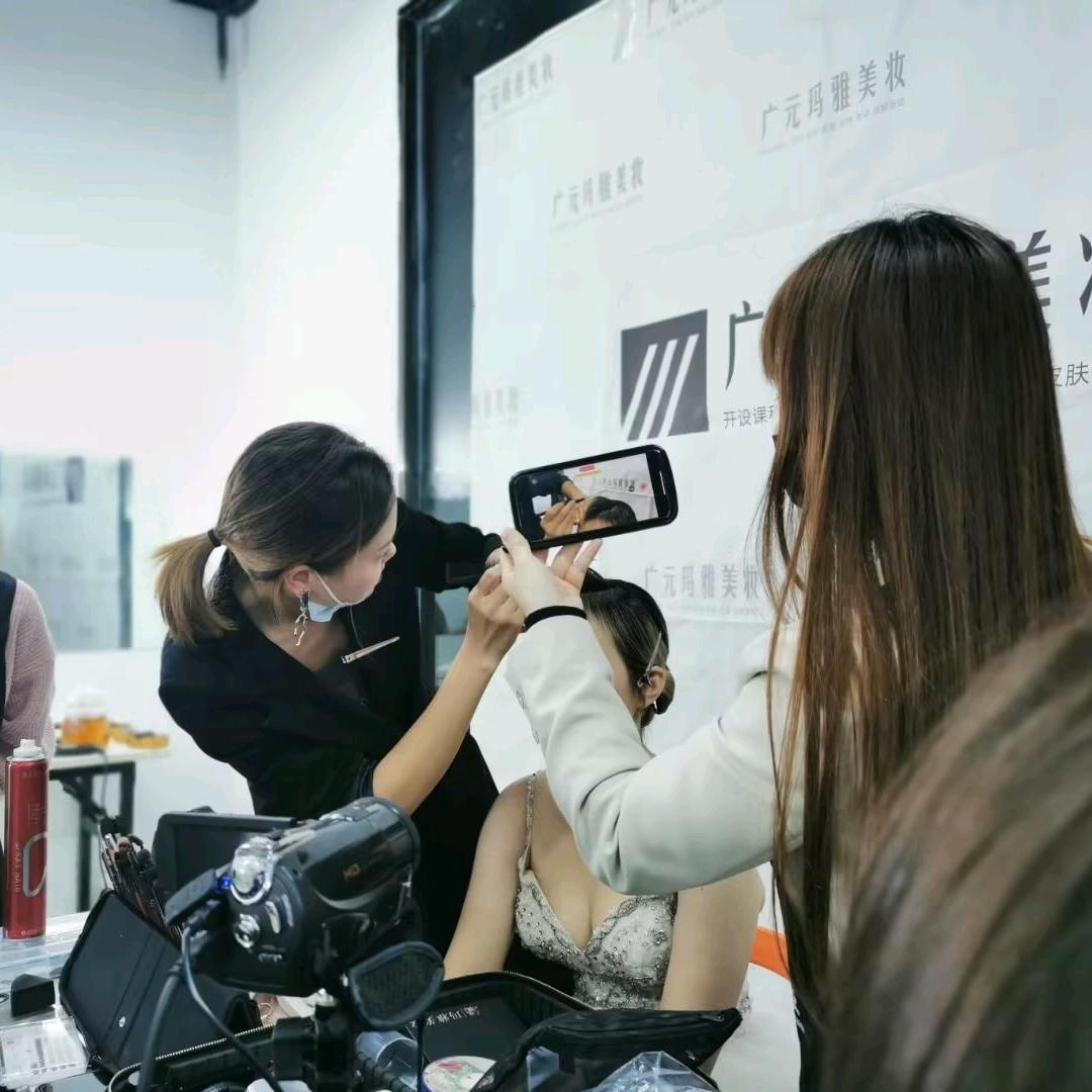 广元玛雅美妆职校青祁