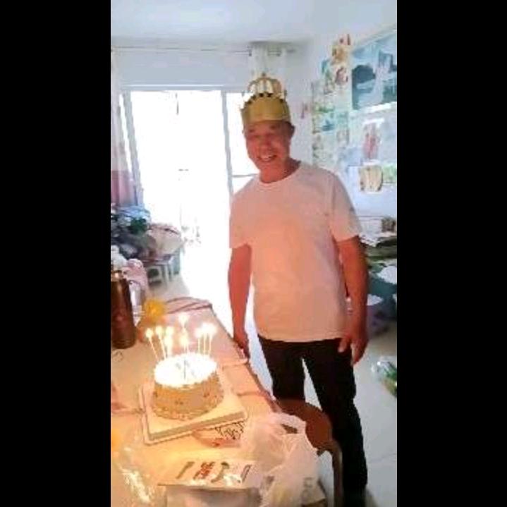 爱唱歌的老王爷爷