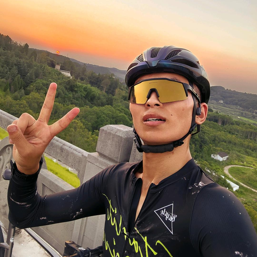 🚴🏻晒得乌漆麻黑🏔