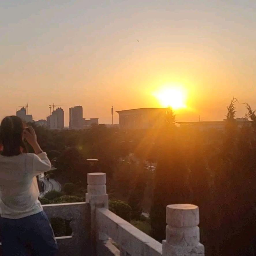 夕阳霞光