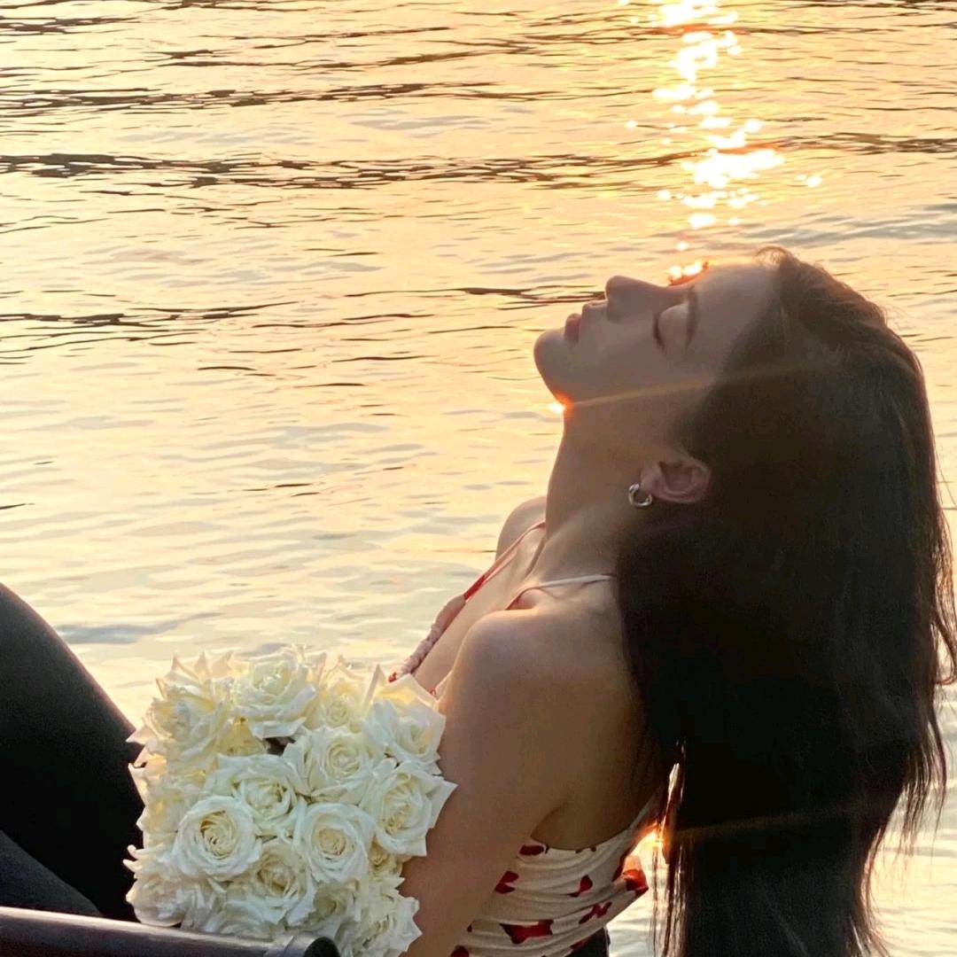 你的窗外有没有月亮