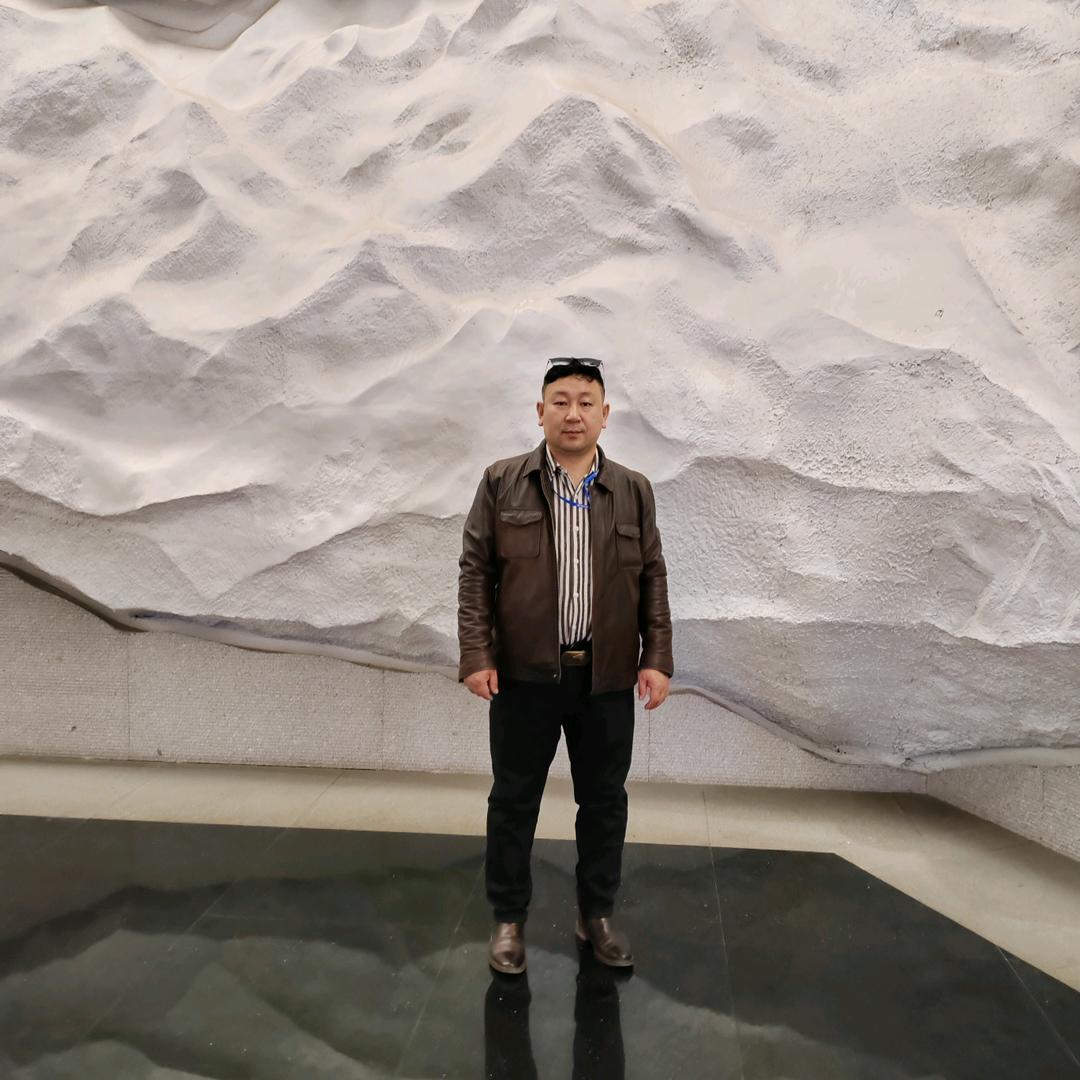 敖包，主持人