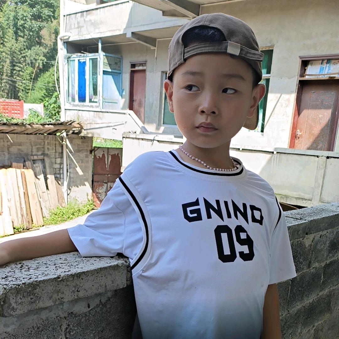 小杨哥丿王者持剑人