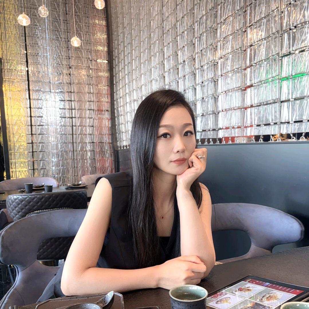 齐市大商三楼太平鸟店长双双