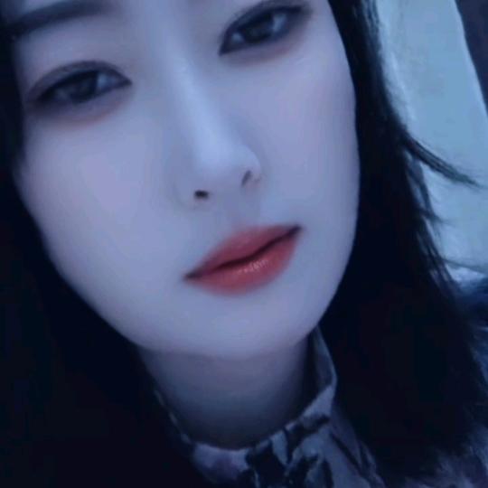 泪一滴就碎