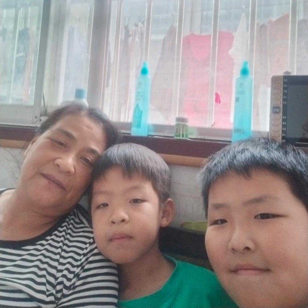 房阿姨头像