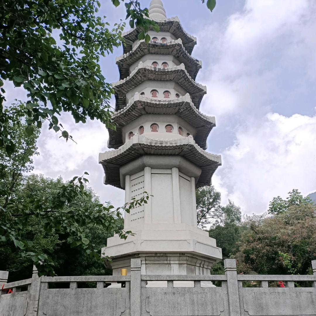 默默无名