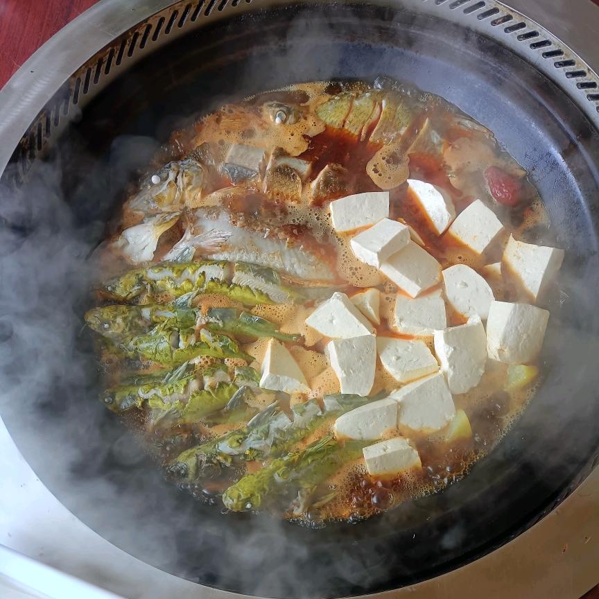 百姓锅台转铁锅炖矿泉鱼