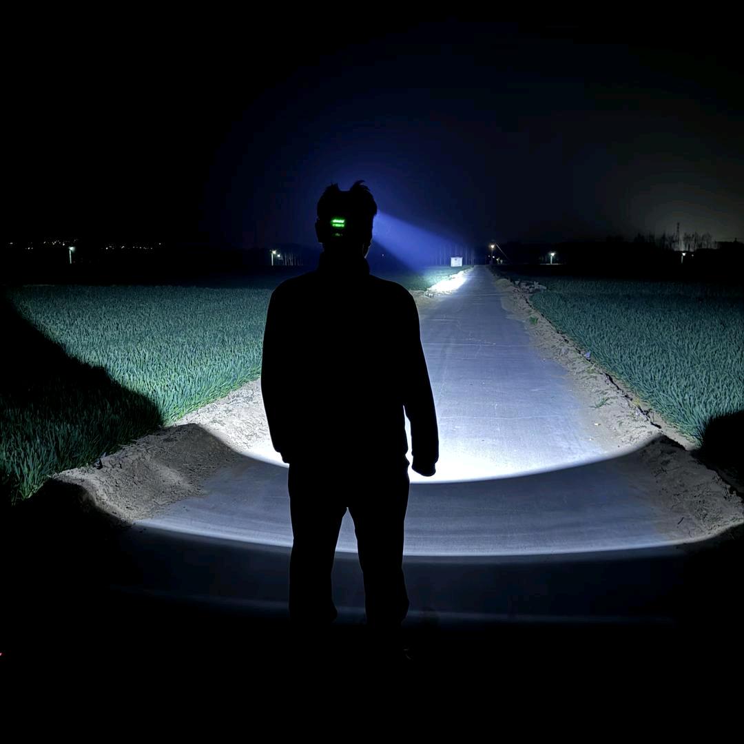 鲁泗顶点户外照明（恒流激光炮头灯）