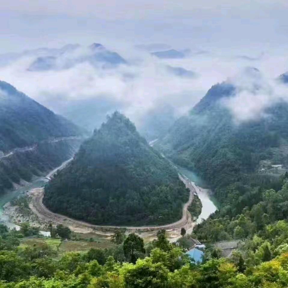 热爱大山的小明